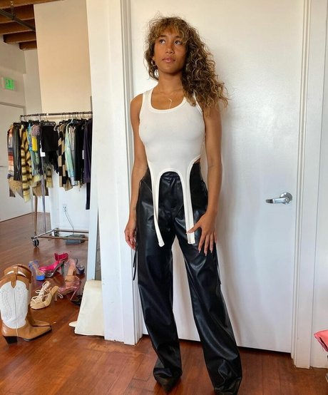 ブルネットの猫OnlyFans ホットセックス 写真