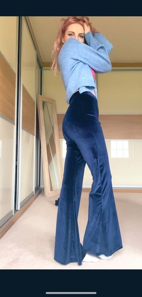 ピアス乳首オンリーファンズ 無料ポルノ 写真