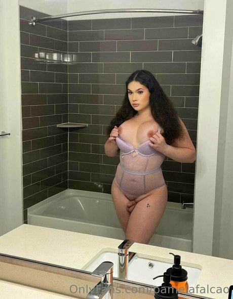 自然な赤毛のオンリーファンズ アダルト 画像