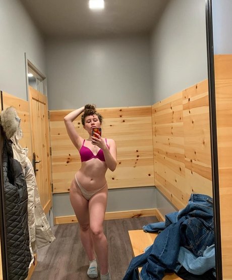 ジンジャートゥインクオンリーファンズ セクシーxxx 画像