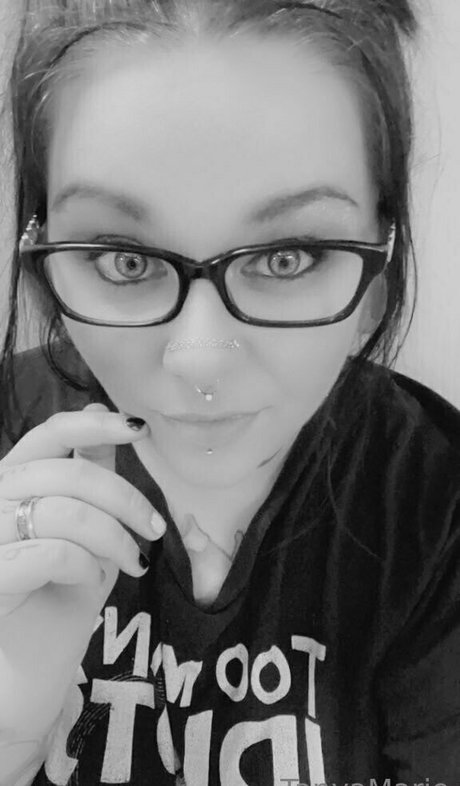 巨乳ティーンオンリーファンズ ヌード 画像