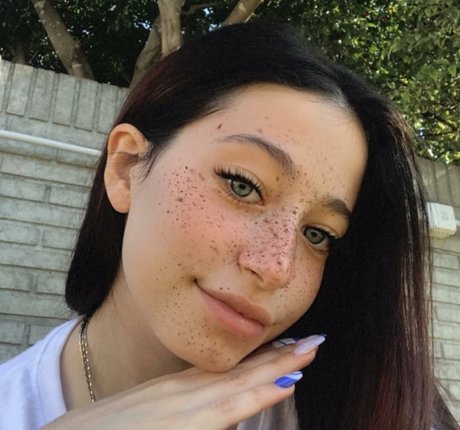 ハロウィン オンリーファン ホットポルノ 画像