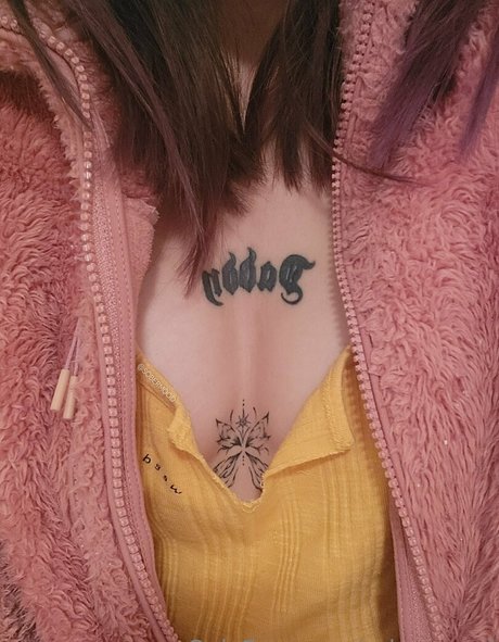 大きな黒い猫OnlyFans セクシーヌード ギャラリー