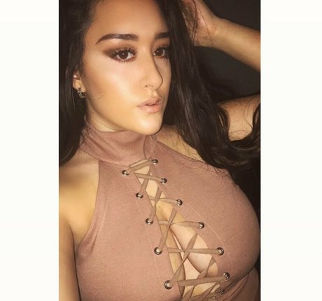 Olivia Hailey セクシーなポルノスター 写真