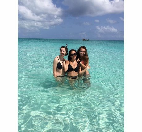 Olivia Hailey ホットスター ギャラリー