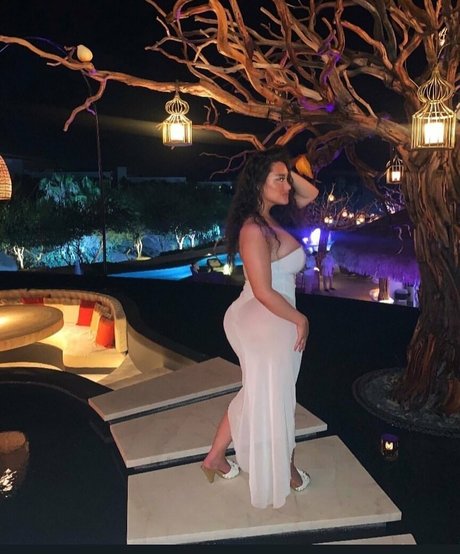 Olivia Hailey ヌードモデル 写真