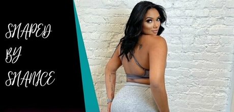 ピアス乳首オンリーファンズ ホットセックス 画像