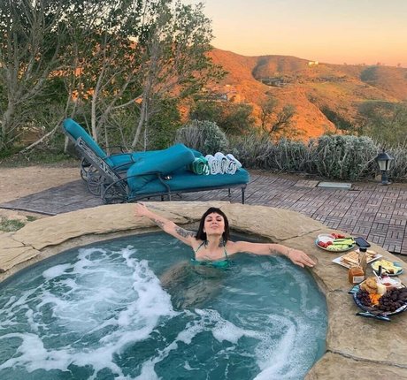 ポニーテールオンリーファンズ ポルノ 画像