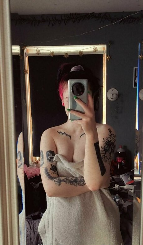 ティーンランジェリーOnlyFans セクシー裸 画像