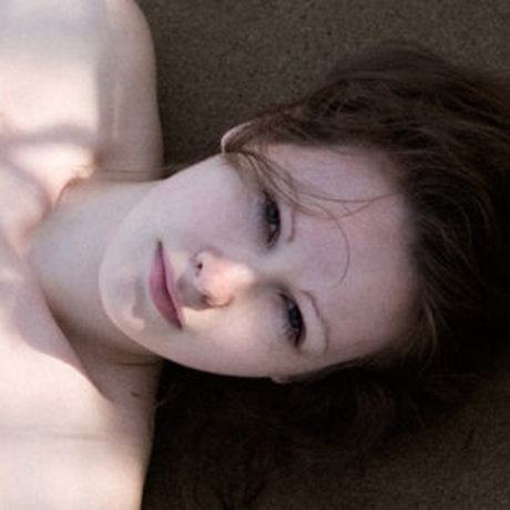 18歳のオンリーファンズ 美しいヌード 写真