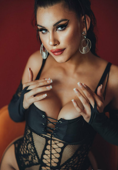 巨乳の黒人女性オンリーファンズ セクシーxxx ギャラリー