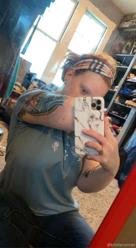 背が高くて巨乳のOnlyFans セクシー裸 写真