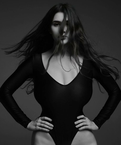 Xlovr セックスモデル 画像