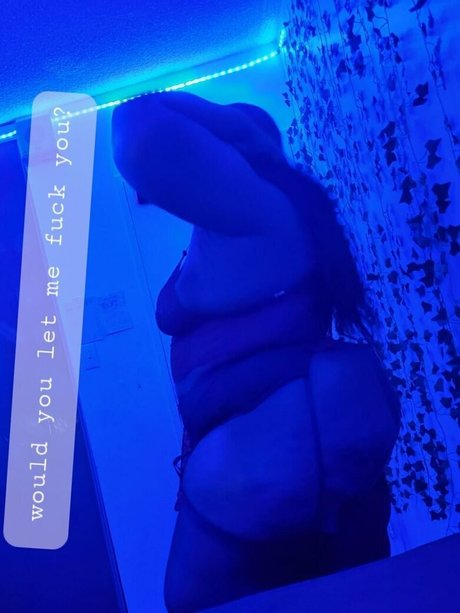 熟女の足オンリーファンズ ポルノ 画像