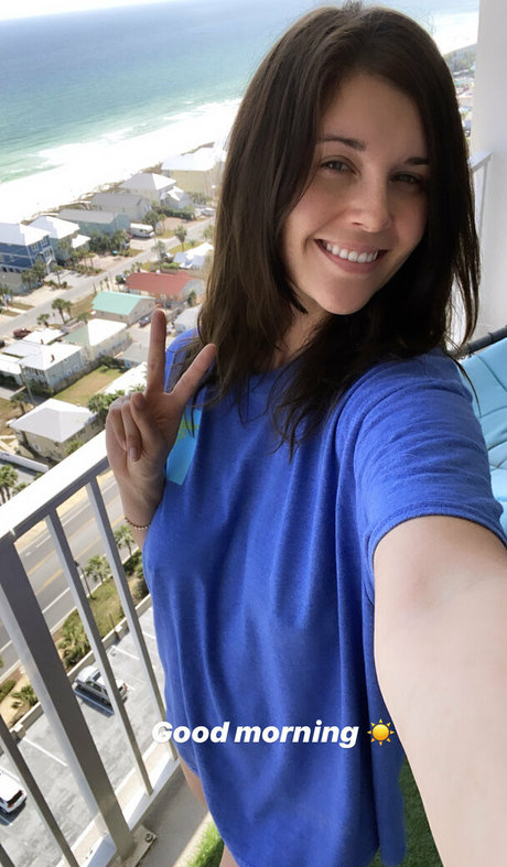 Cyber tits ホットスター 写真