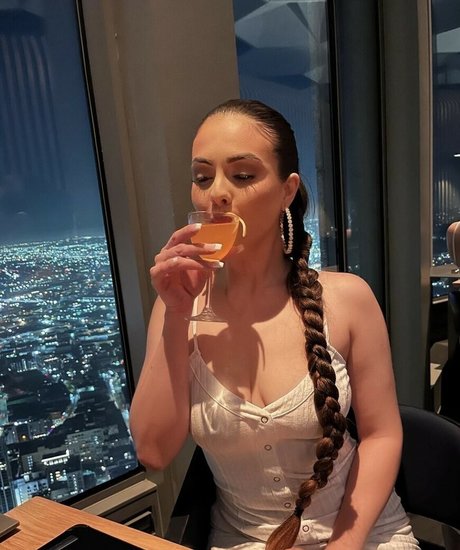 Rylee Gee ヌード女優 ギャラリー