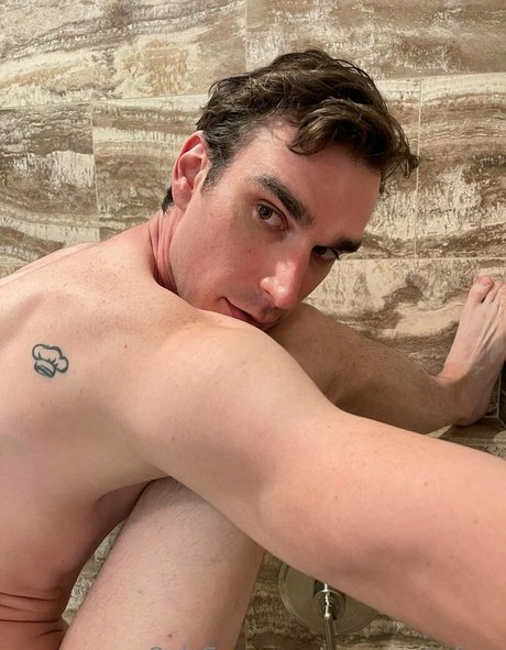 巨大なチンポを持つシーメールオンリーファンズ 美しいxxx 写真