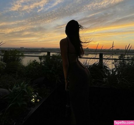 Iman Moosa エロティックなモデル 写真