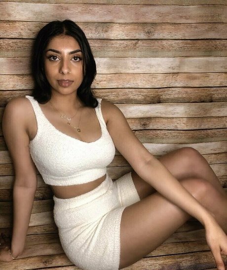 Iman Moosa XXXモデル 写真