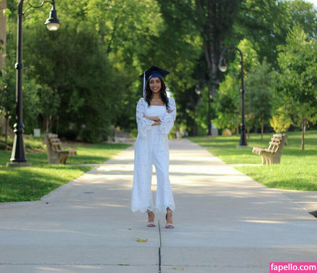 Iman Moosa ポルノスター 裸 写真