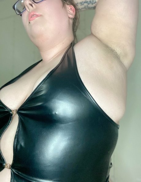 ハイヒール オンリーファンズ ポルノ 写真