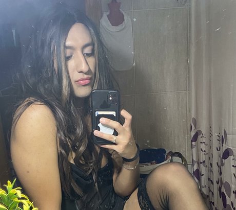 ゴストランスオンリーファンズ セクシーヌード 写真