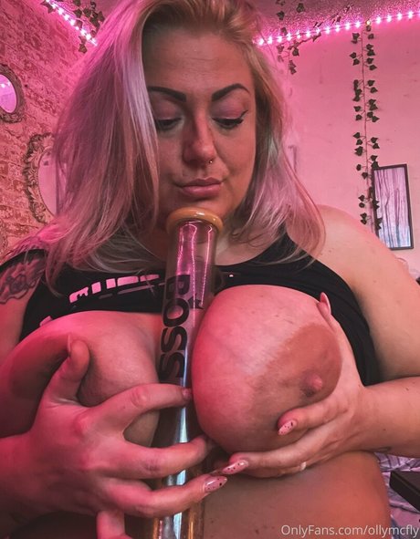 背が高くて巨乳のOnlyFans アダルト無料 写真