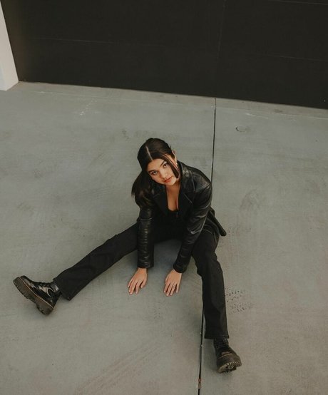 スマイルオンリーファンズ 無料 写真