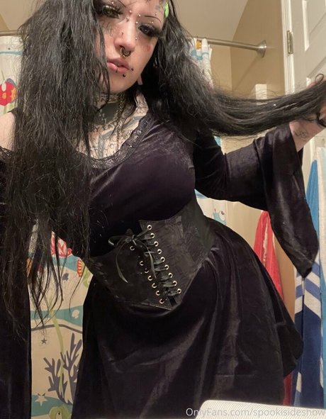 ジンジャートゥインクオンリーファンズ アダルト無料 ギャラリー