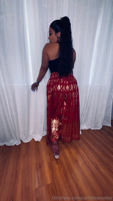 ポーグエボニーオンリーファンズ セクシーヌード 画像