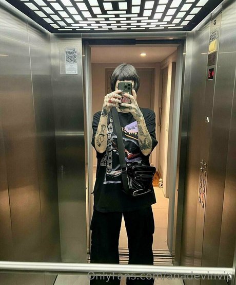 赤毛の熟女オンリーファンズ セクシー裸 画像