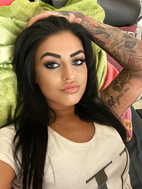 Anna Maria Fernandez Cruz ホットなポルノスター 写真