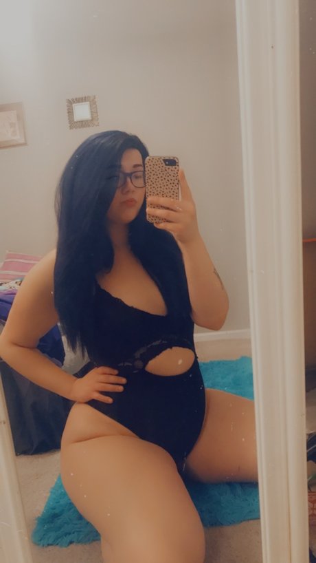 Nikki Baby 高品質のスター ギャラリー