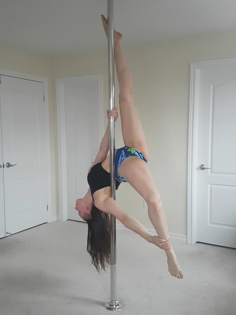 PoleLife セクシーモデル 画像