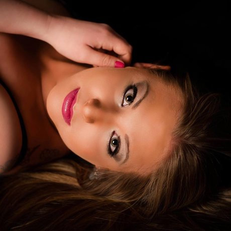 Meg Smoke ポルノスター 無料 画像