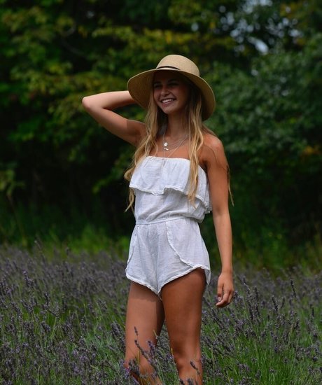 曲線美のクーガーOnlyFans ポルノ 写真