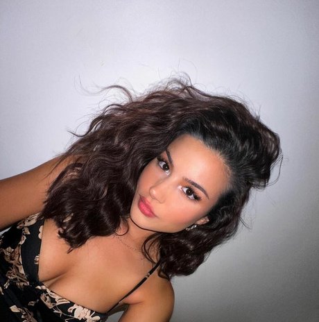 Bianca Kukobako 完璧なスター 写真