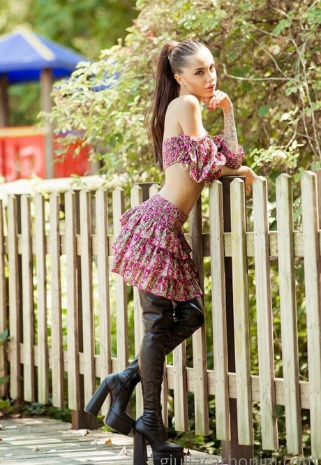 giulieeet 美しいモデル ギャラリー