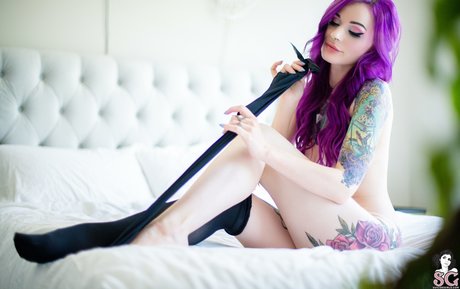 巨乳で曲線美のOnlyFans ホットヌード 写真