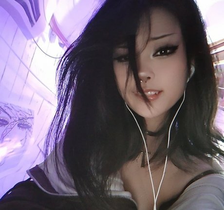 Livingdead kev ポルノ女優 写真