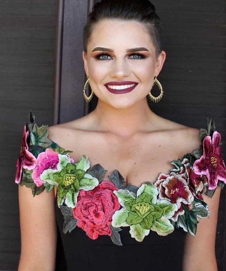 Hallie Clark かわいいスター ギャラリー