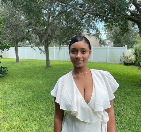 Plantbae 美しいモデル 写真