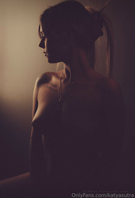 ブルネットのPOV OnlyFans セクシーヌード 写真