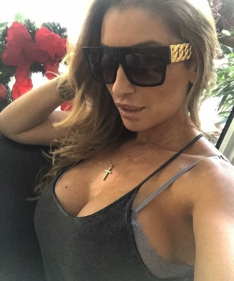 Jessica Canizales xxxポルノスター 画像