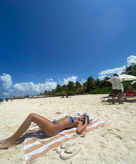 巨乳ティーンオンリーファンズ セクシーヌード 写真