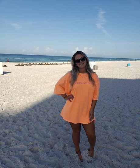 赤毛の熟女オンリーファンズ HD 画像