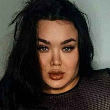 ゴス3P OnlyFans 限定 写真