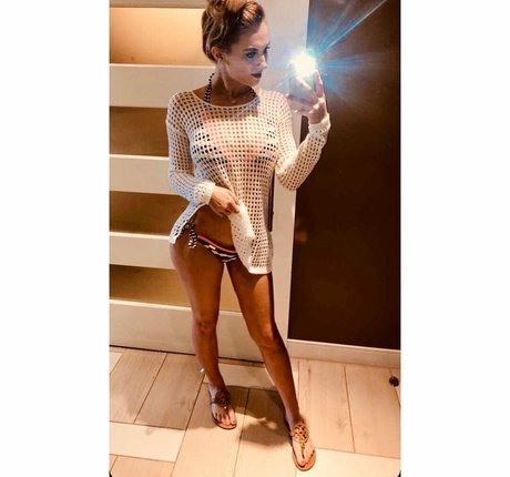 Emilee Atchley セクシーなスター ギャラリー