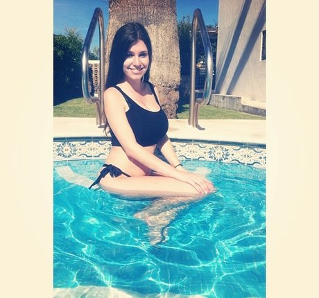 フィットネスインフルエンサーオンリーファンズ ポルノ 画像