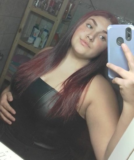 若い黒人女性オンリーファンズ エロチック 画像